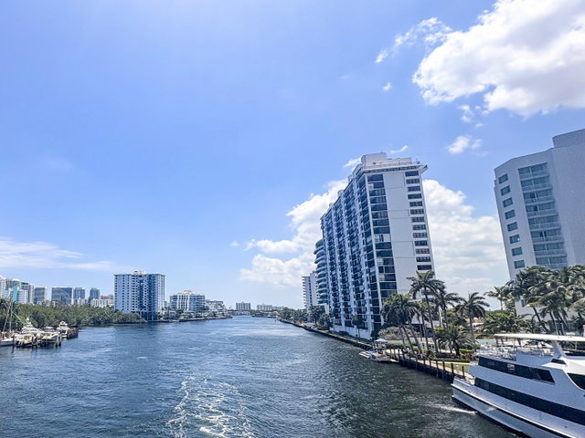 AquaBlu Condo photo 3